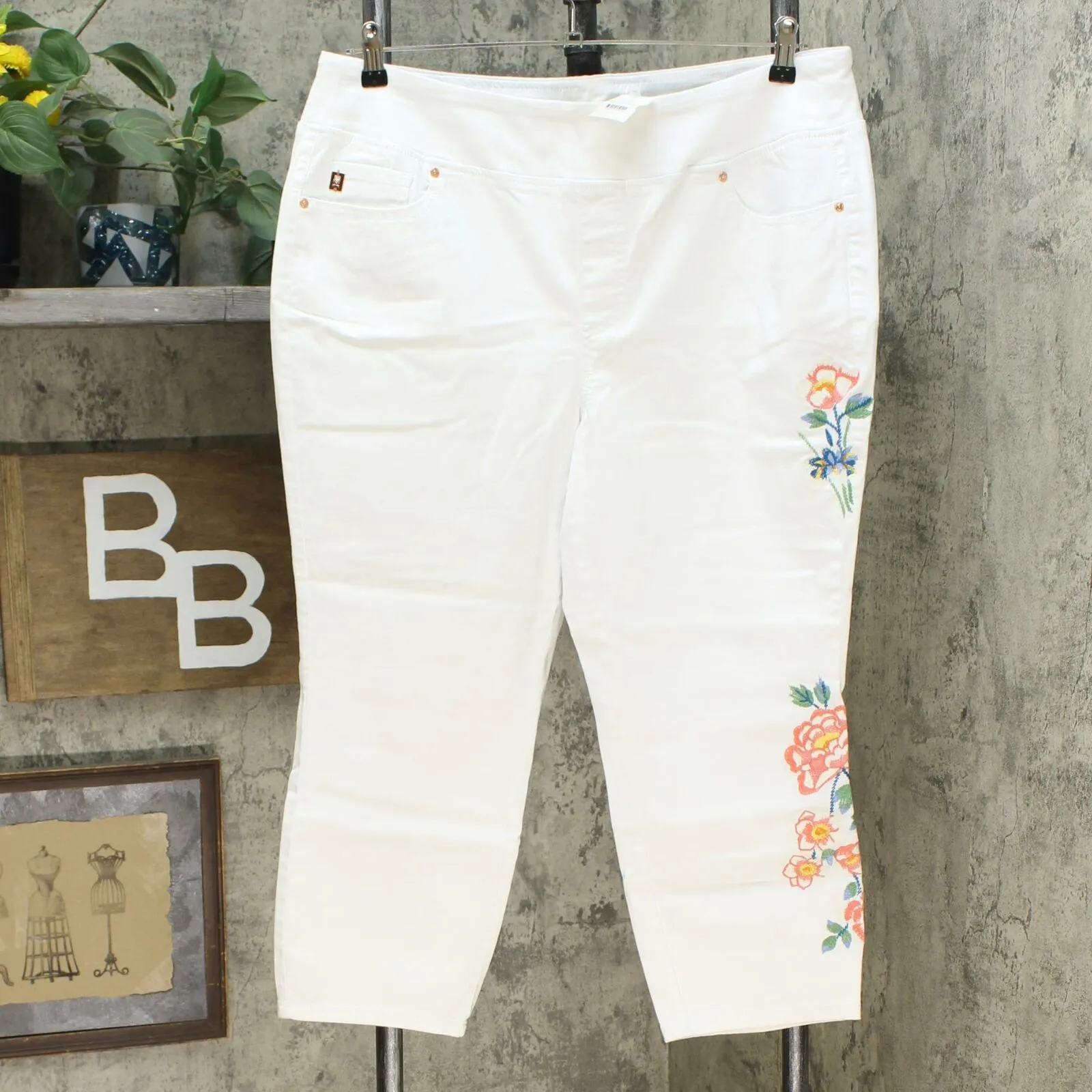 Belle by Kim Gravel Women's Plus Size TripleLuxe Twill Floral Cropped Jeggings