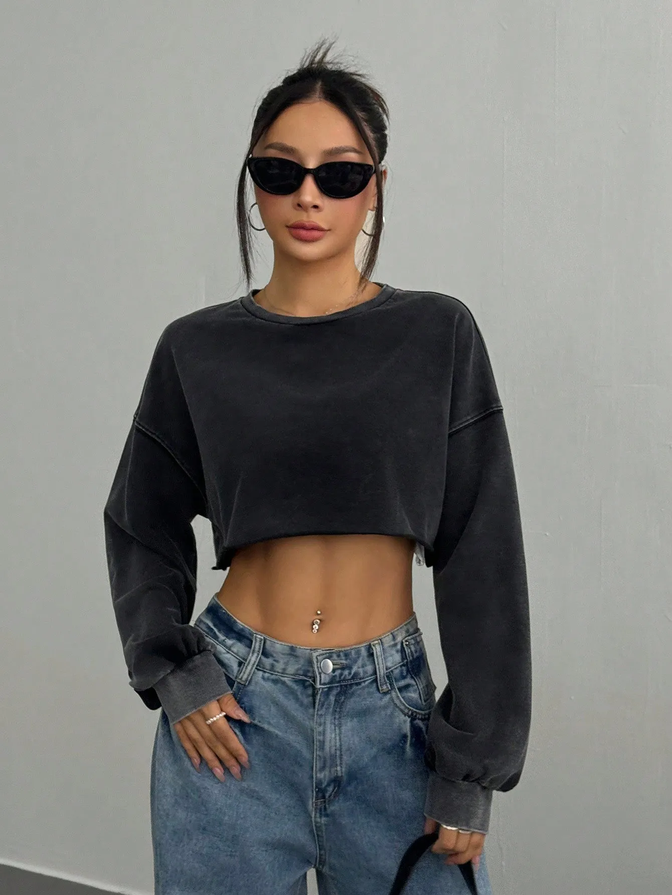 EZwear Women's Solid Color Washed Round Neck Long Sleeve Casual Cropped Sweatshirt
