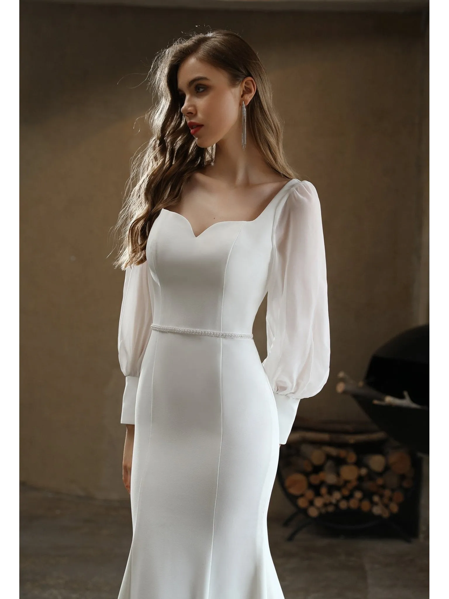 Karinda Ivory fitted wedding gown with sleeve s10 Express NZ wide