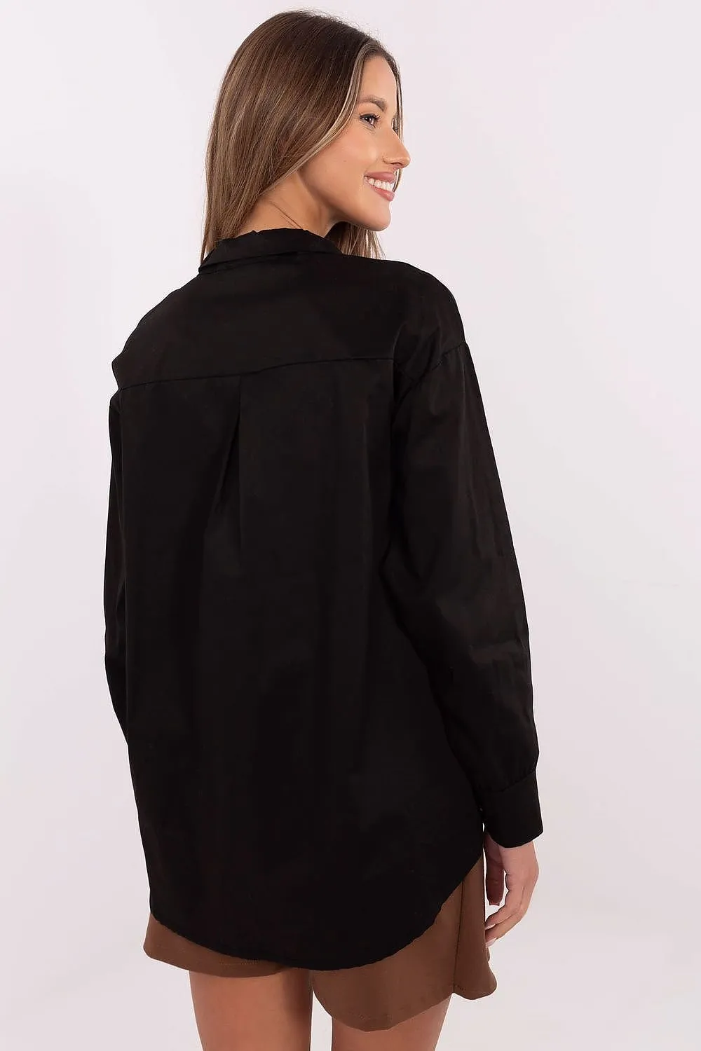 Long sleeve casual shirt with a universal cut