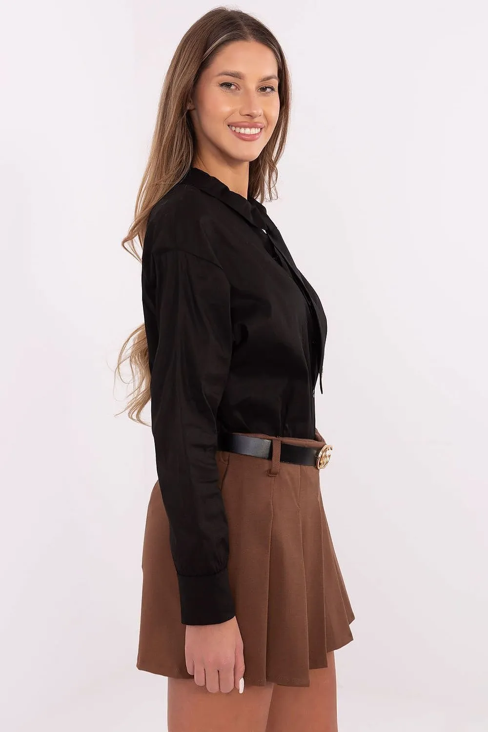 Long sleeve casual shirt with a universal cut