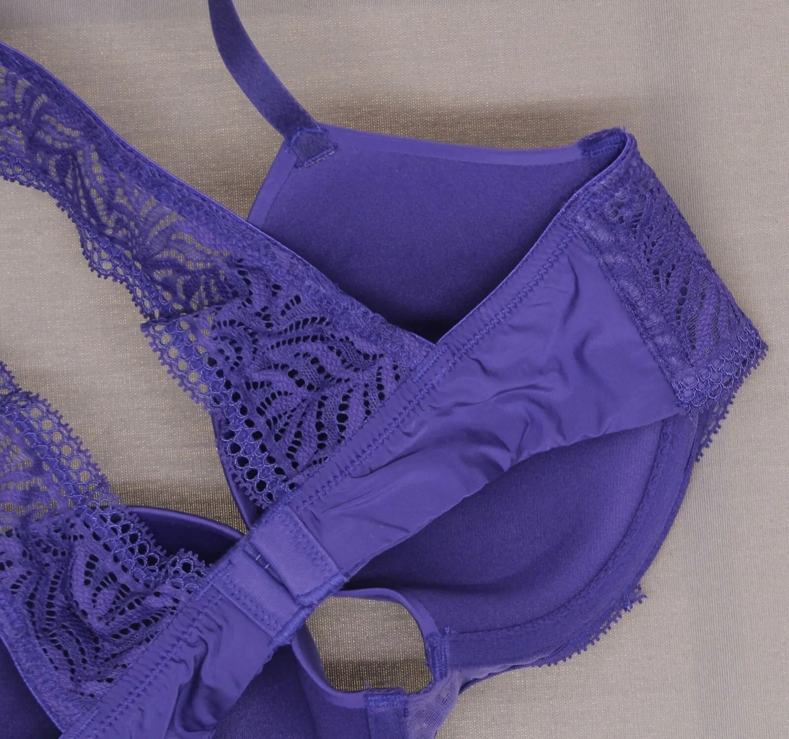 Paramour Women's Carolina Seamless Plunge Contour Lace Back Bra