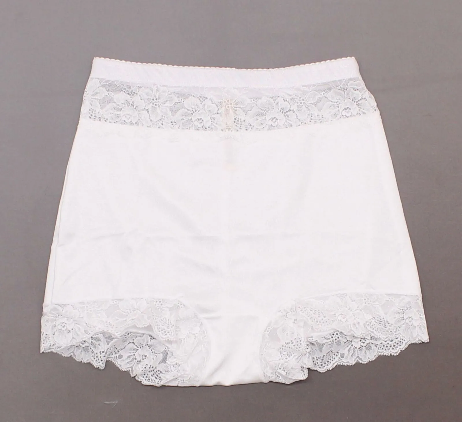 Rhonda Shear Women's Pinup Tap Panty With Lace Trim