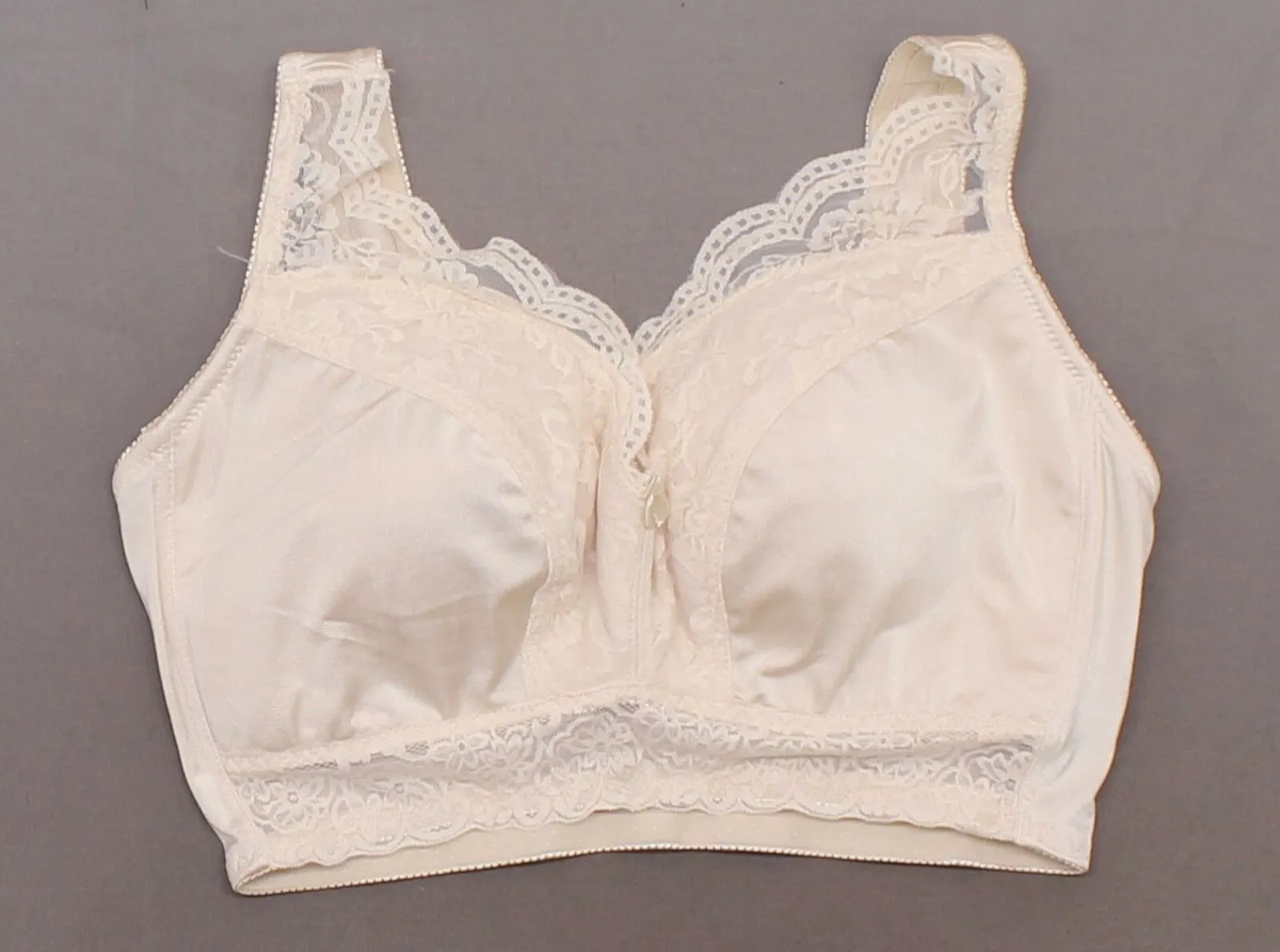 Rhonda Shear Women's Plus Size Pinup Bra With Removable Pads