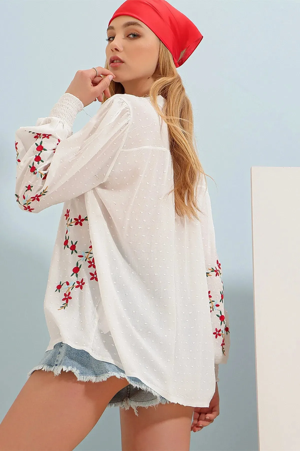 Trend Alaçatı Style Women's White Embroidery Premium Linen Woven Blouse
