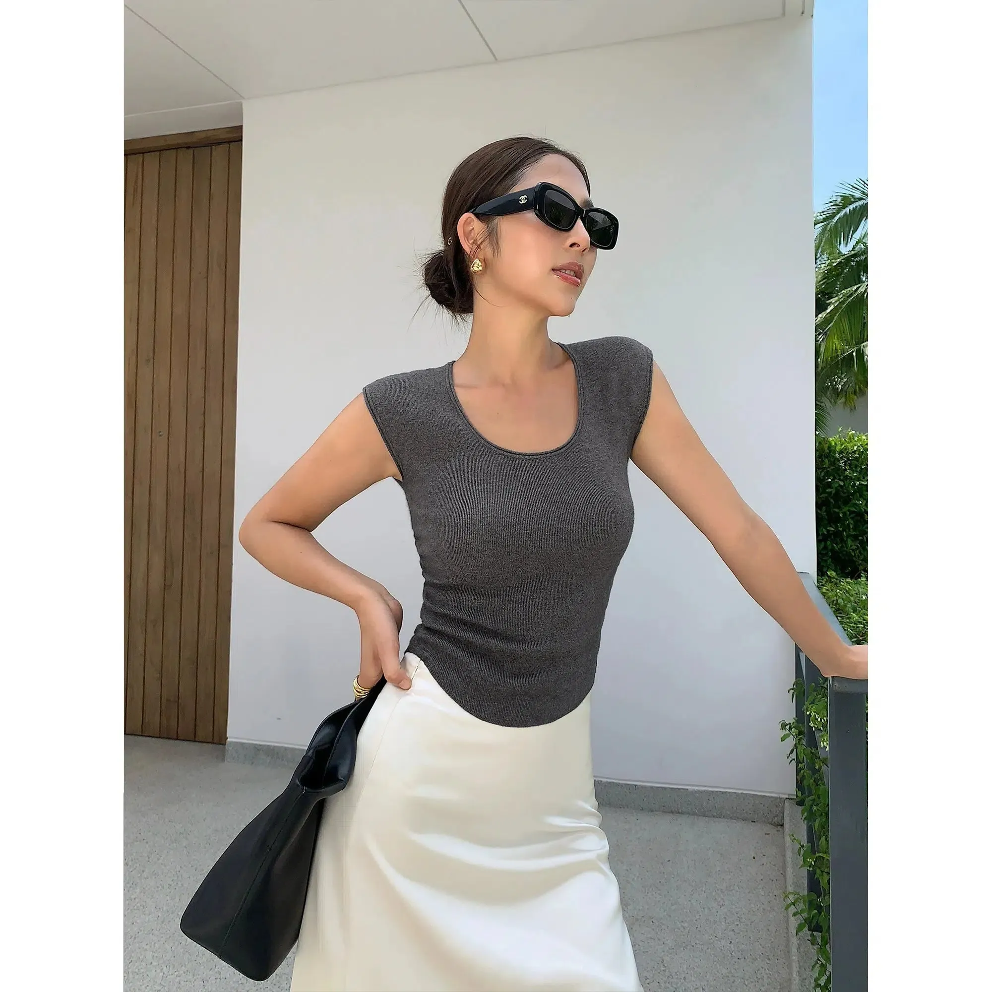 U-neck Fitted T-shirt