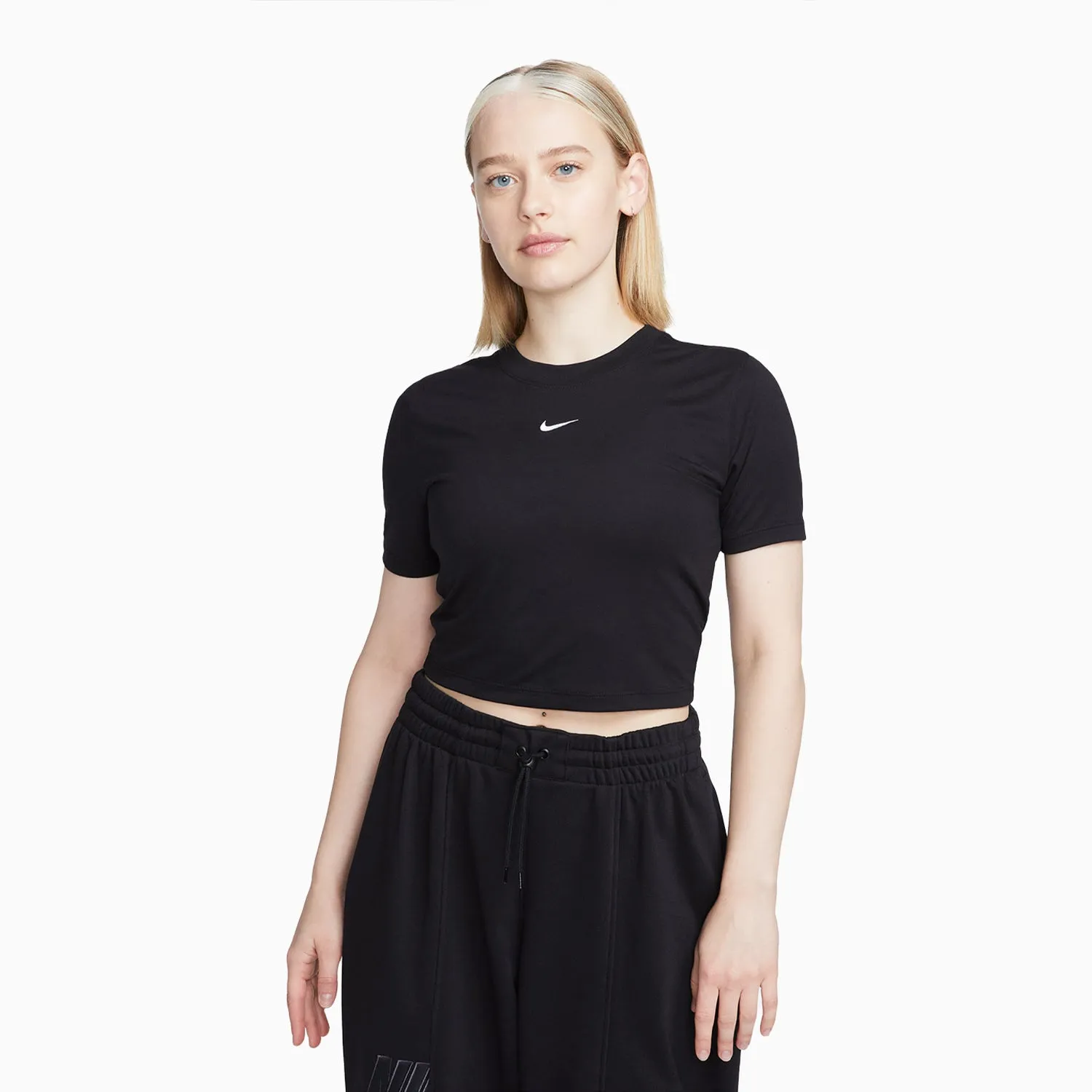 Women's Sportswear Essentials Outfit
